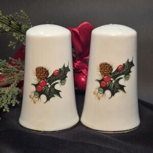 Vintage Holly Berry Salt and Pepper Shakers Ceramic Gold Trim Japan Christmas 3"